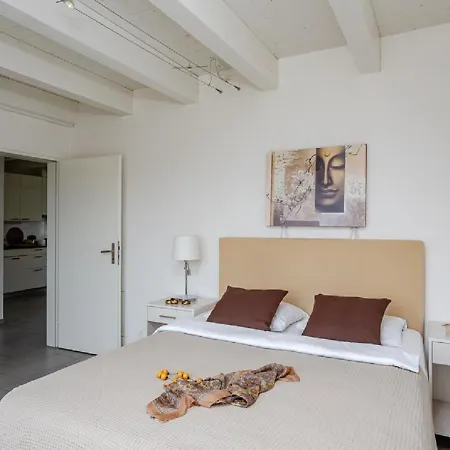 Swiss Star District 11 - Self Check-in Apartment *