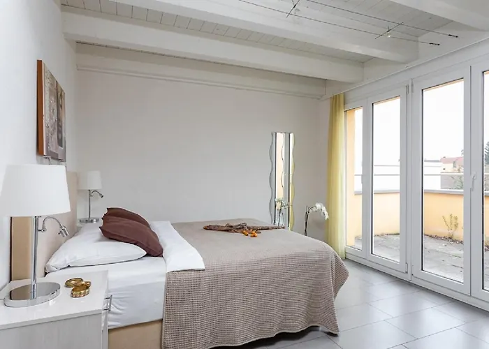 Appartement Swiss Star District 11 - Self Check-in *